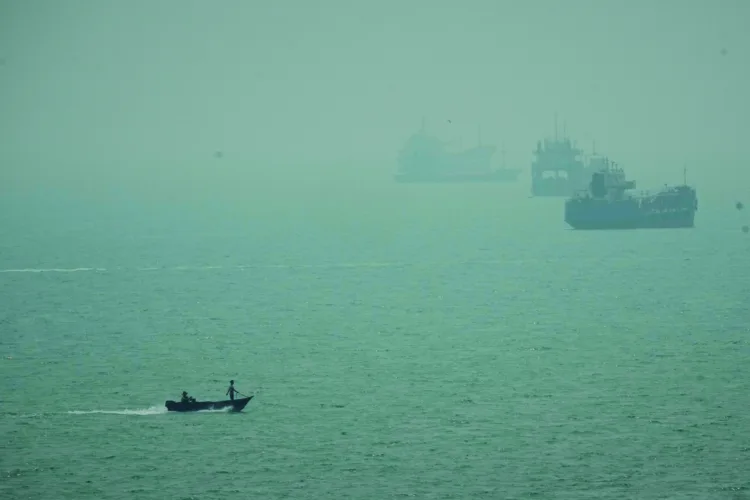 US military says it destroyed 5 more Iranian oil tankers after missile attacks on Navy warship